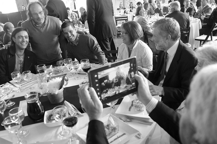 Álvaro Recoba, Daniel Olesker, Antonio Pacheco, Mónica Xavier, Roberto Kreimerman, Lucía Topolansky y Eduardo Brenta, durante un almuerzo de Propuesta Uruguay 2030.  (archivo, abril de 2013) · Foto: Pablo Nogueira