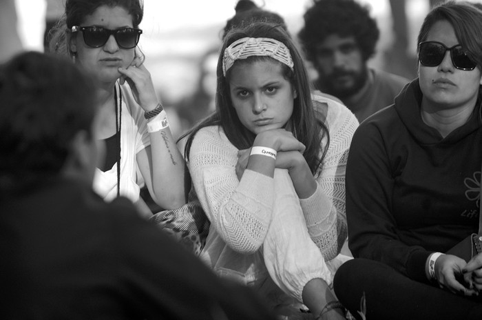 Participantes del campamento organizado por jóvenes del PIT– CNT y la FEUU, ayer, en Atlántida. · Foto: Pablo Vignali