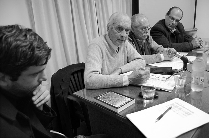 Hernán Planchón, Julio Louis, Julián Gonzalez y Luis Vignolo, ayer en la fundación Vivian Trías. · Foto: Pablo Vignali