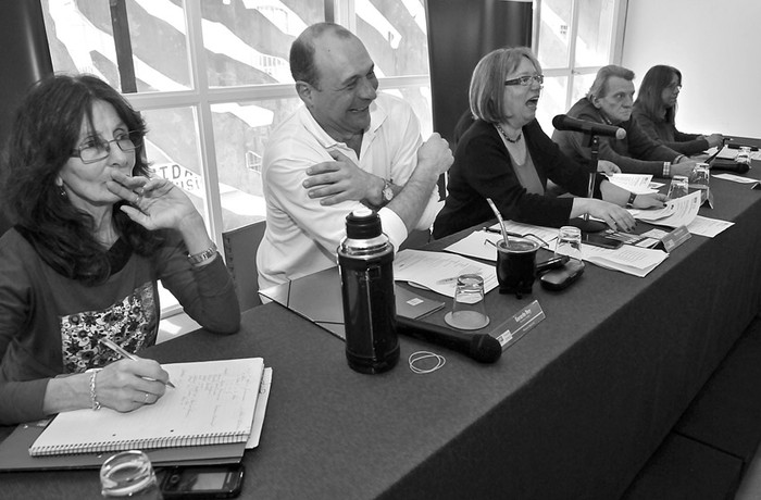 Plenario del Frente Amplio, ayer de mañana. / foto: javier calvelo