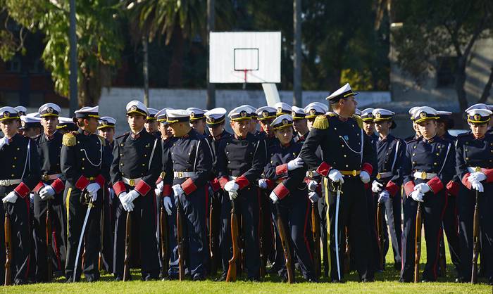 Estudiantes del liceo militar, durante el acto del Día del ejército. Foto: Andrés Cuenca
(archivo, mayo de 2017 · Foto: Andrés Cuenca