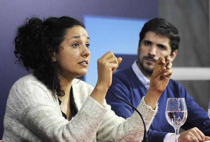 Patricia González y Santiago Soto durante la conferencia en la Huella de Seregni. Foto: Juan Manuel Ramos