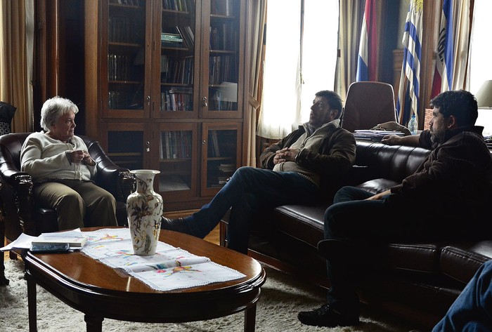 Lucía Topolansky, Fernando Pereira y Óscar Andrade, ayer, en el Palacio Legislativo. Foto: Alessandro Maradei