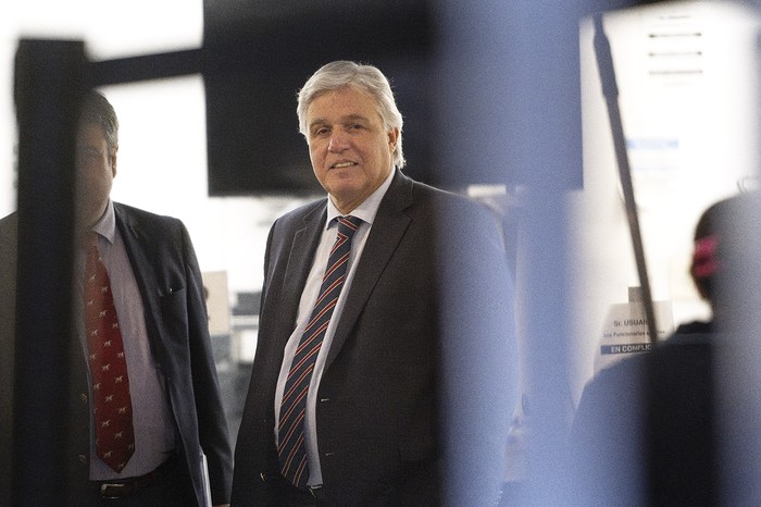 El excanciller Francisco Bustillo en fiscalía en el marco de la investigación por la entrega de pasaporte a Sebastián Marset (archivo, noviembre de 2023). · Foto: Mara Quintero