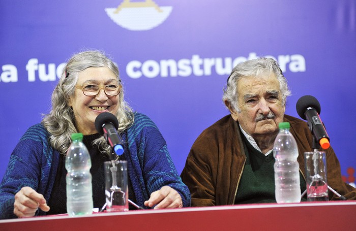 Marisa Adano y José Mujica, anoche en la Huella de Seregni. Foto: Federico Gutiérrez