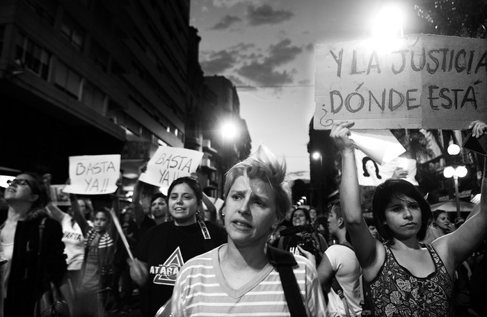 Movilización convocada por la Coordinadora de Feminismos en Plaza Cagancha. Foto: Manuela Aldabe