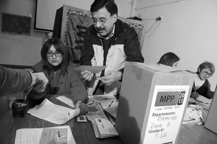 Circuito de votación en la sede del Movimiento de Participación Popular (MPP).  · Foto: Santiago Mazzarovich