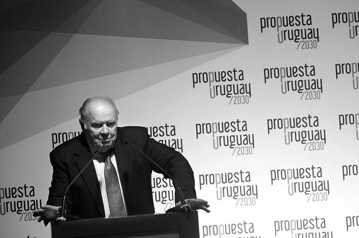 Enrique Iglesias, ayer, durante su disertación en el almuerzo de Propuesta Uruguay 2030.  · Foto: Pablo Nogueira