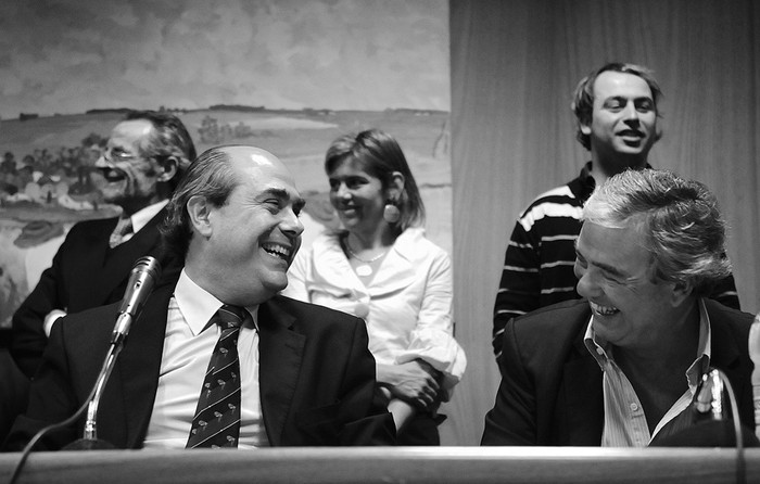 Pablo Abdala y Luis Alberto Heber, ayer, durante la conferencia del prensa. / foto: santiago mazzarovich · Foto: Santiago Mazzarovich