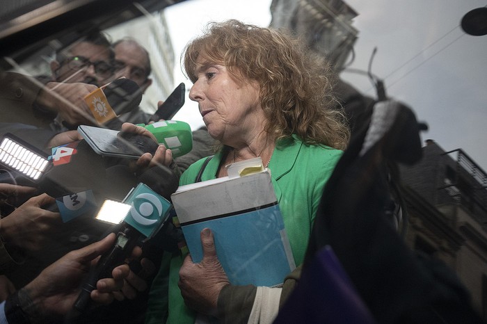 La fiscal Alicia Ghione luego de la audiencia de formalización de Gustavo Penadés, el 19 de diciembre de 2023. · Foto: Alessandro Maradei La fiscal Alicia Ghione luego de la audiencia de formalización de Gustavo Penadés, el 19 de diciembre de 2023. · Foto: Alessandro Maradei