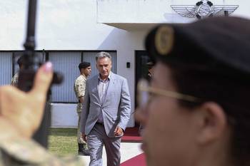 El presidente Yamandú Orsi a su partida desde la Base Aérea 1. · Foto: Presidencia de Uruguay, sin datos de autor