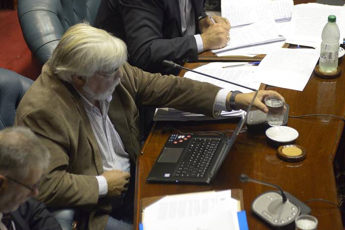 Eduardo Bonomi durante una interpelación en la Cámara de Senadores. (archivo, abril de 2018) · Foto: Andrés Cuenca