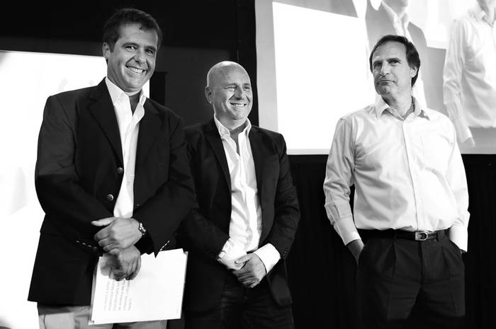 Ricardo Rachetti, Edgardo Novick y Álvaro Garcé, el viernes, durante el plenario departamental del Partido de la Concertación. Foto: Pablo Nogueira