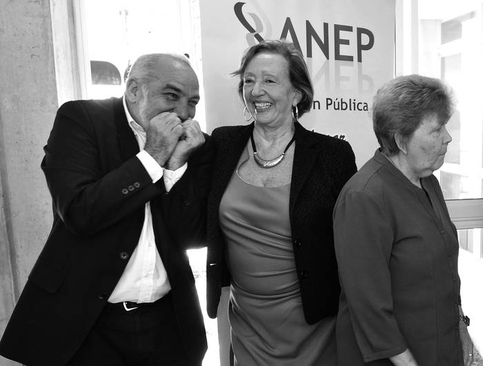 Wilson Netto, María Julia Muñoz y Ana Lopater en la inauguración de la nueva sede del Consejo de Formación en Educación, en la calle Río Negro y Carlos Gardel, el 15 de diciembre. Foto: Federico Gutiérrez