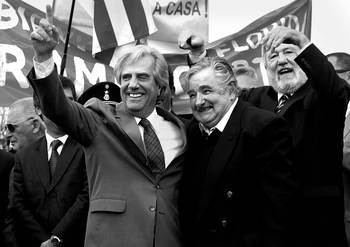 José Mujica y Tabaré Vázquez, ayer en la llegada del buque Capitán Miranda, en el puerto. José Mujica y Tabaré Vázquez, ayer en la llegada del buque Capitán Miranda, en el puerto.