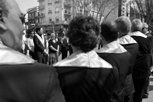 Homenaje de las organizaciones masónicas José Luis Mostarda y Elbio Laxalte Terra a Salvador Allende, ayer, en el Espacio Presidente Salvador Allende. · Foto: Pablo Nogueira