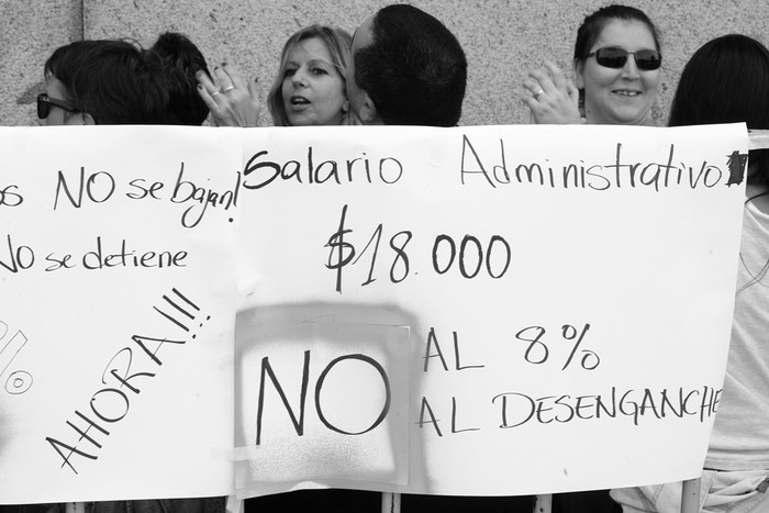 Funcionarios registrales ingresan al Palacio Legislativo. Foto: Mauricio Kühne