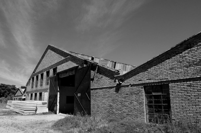 Local donde funcionará la escuela de oficios, frente a la chacra de José Mujica. Foto: Sandro Pereyra
