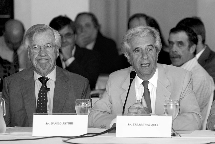 Tabaré Vázquez y Danilo Astori, ayer, en el foro Diálogo 2015, en Punta Cala. Foto: Sandro Pereyra