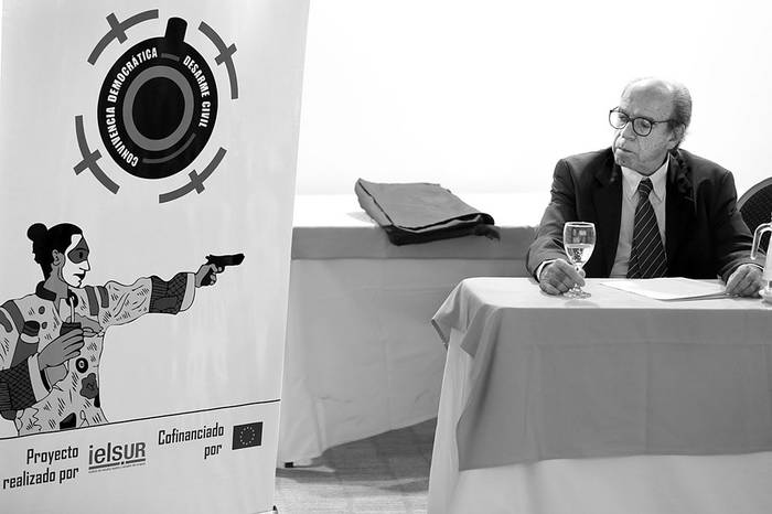Antonio Rangel, experto brasileño, en la conferencia sobre control de armas, ayer, en el hotel Palladium. Foto: Pablo Nogueira