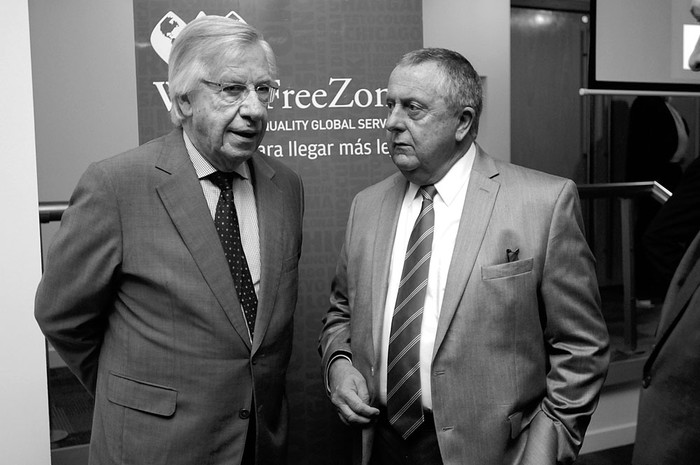 Danilo Astori y Carlos Lecueder durante un desayuno de trabajo de la Cámara de Comercio e Industria Uruguaya-Alemana, ayer, en el World Trade Center Montevideo. Foto: Sandro Pereyra