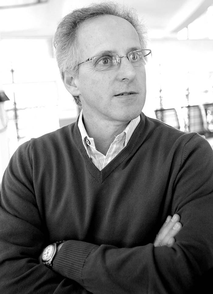 Pablo Bertinat, del Taller Ecologista de Rosario, Argentina, en el foro “Sistema energético sustentable, justo y soberano”, ayer, en la Facultad de Ciencias. Foto: Sandro Pereyra