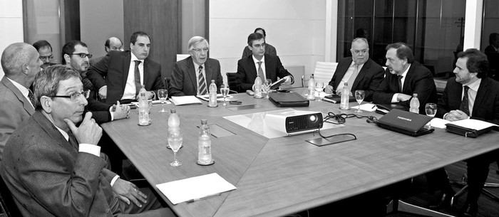 Reunión de Danilo Astori, Pablo Ferreri y Álvaro García con diputados de la oposición, ayer, en la Torre Ejecutiva.Foto: Walter Paciello, Presidencia