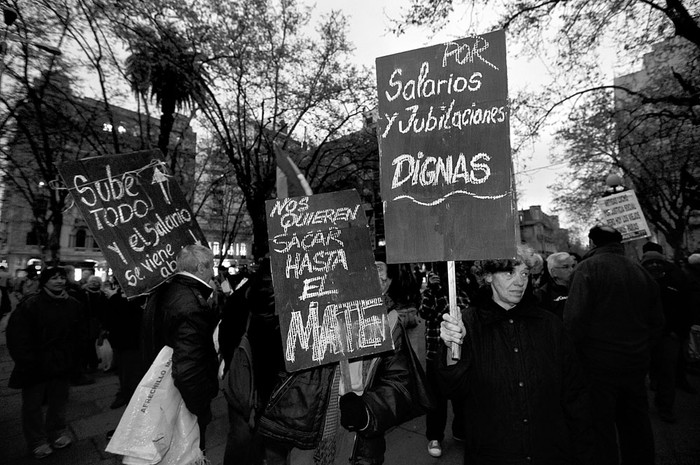 Concentración contra la carestía, ayer, en la plaza Cagancha. Foto: Federico Gutiérrez
