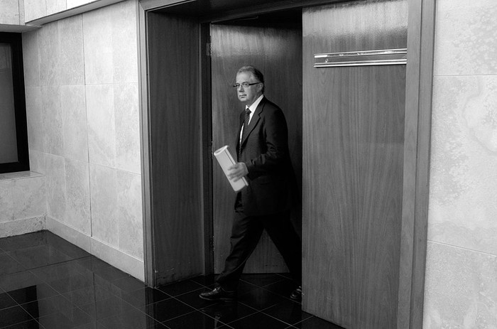 Jorge Menéndez, ministro de Defensa, en el edificio anexo del Palacio Legislativo. Foto: Pablo Vignali (archivo, diciembre de 2015)