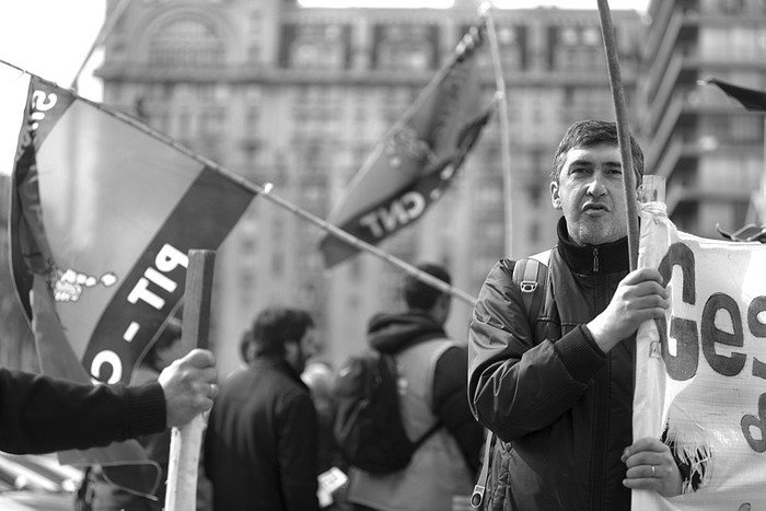 Movilzación del Sindicato del Gas, frente a la Torre Ejecutiva. Foto: Santiago Mazzarovich (archivo, agosto de 2015)