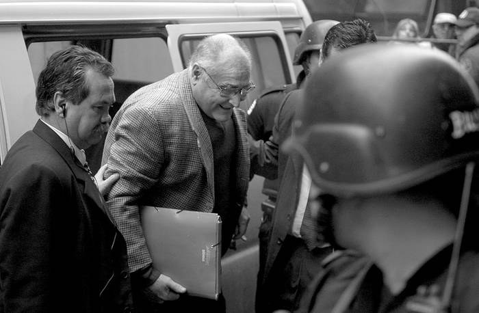 José Gavazzo ingresa al juzgado de la calle Misiones. Foto: Iván Franco (archivo, agosto de 2006)