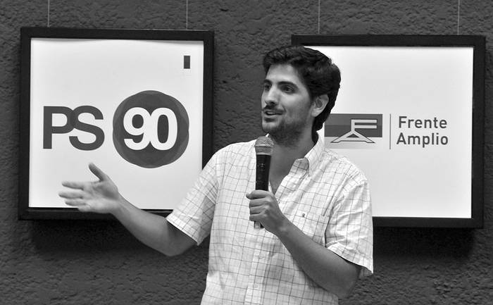 Santiago Soto en el acto de la lista 1 del Partido Socialista, ayer, en la Casa del Pueblo. Foto: Federico Gutiérrez