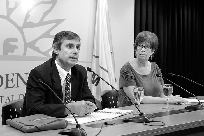 Álvaro García y Marina Arismendi, en rueda de prensa luego del Consejo de Ministros, ayer, en la Torre Ejecutiva. Foto: Alvaro Salas, Presidencia