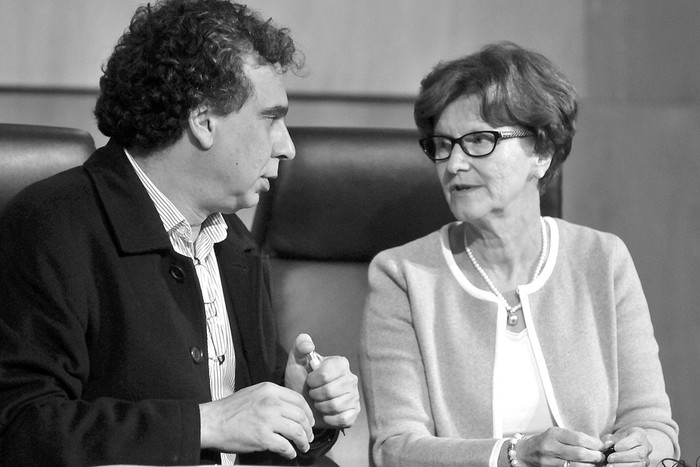 Fernando Filgueira e Irmeli Halinen, ayer, en la Universidad Católica. Foto: Federico Gutiérrez