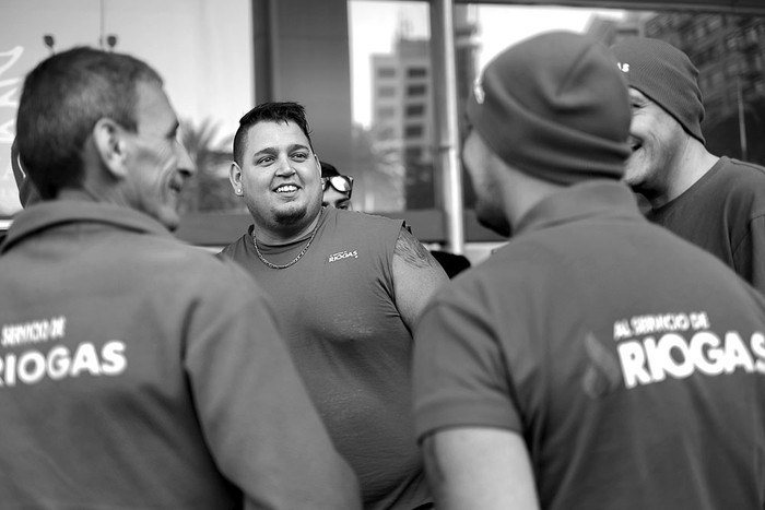 Concentración de trabajares del gas, ayer, en la Torre Ejecutiva. Foto: Pablo Vignali