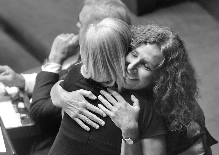 Beatriz Argimón y Constanza Moreira, ayer, en la sesión del Senado. Foto: Federico Gutiérrez