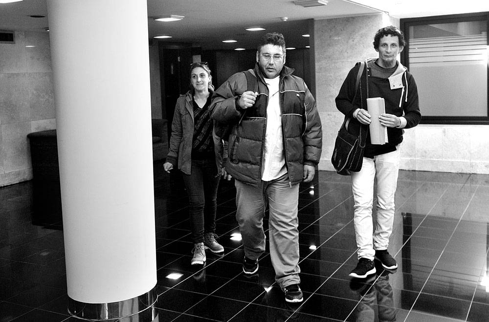 María José Pérez, Pedro Bua y Mario Mautones concurren a la Comisión de Legislación del Trabajo, en representación de los trabajadores del frigorífico Caltes, de Paso de los Toros. Foto: Federico Gutiérrez