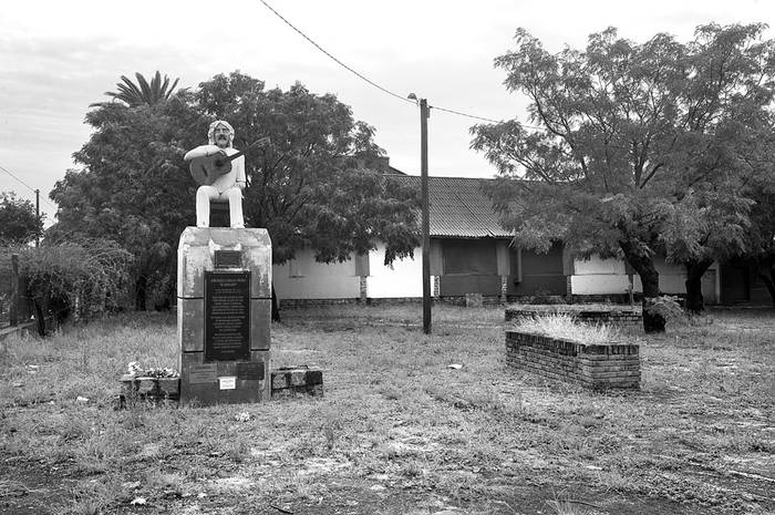 Monumento a José Carbajal, el Sabalero, en Juan Lacaze. Foto: Federico Gutiérrez