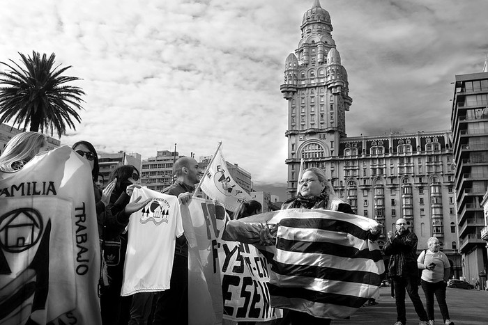 Movilización de la Federación de Cooperativas de Viviendas Sindicales, ayer, frente a la Torre Ejecutiva. Foto: Pablo Vignali