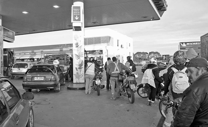 Estación de servicio en la ruta Interbalnearia, ayer. Foto: Alessandro Maradei