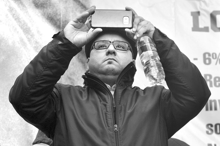 José Olivera, secretario general de Fenapes, ayer, en el acto del PIT-CNT. Foto: Federico Gutiérrez