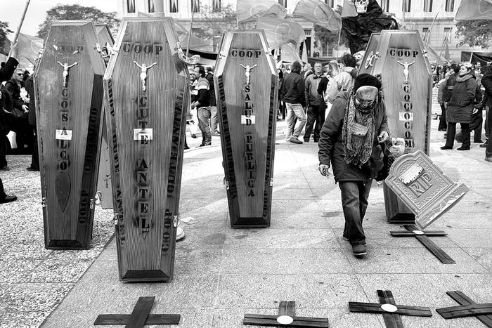 Movilización de la federación de sindicatos de cooperativas de consumo, ayer, frente al Palacio Legislativo. Foto: Pablo Vignali 