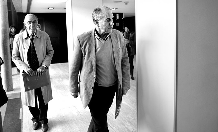 Ernesto Murro (d), ministro de Trabajo y Seguridad Social, y Santiago Pérez del Castillo asisten a la charla-debate internacional “Reformas laborales en América Latina”, ayer, en el hotel NH Columbia. Foto: Andrés Cuenca