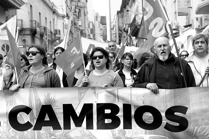 Acto de la Federación Uruguaya de la Salud, ayer, frente al Ministerio de Trabajo y Seguridad Social. Foto: Andrés Cuenca