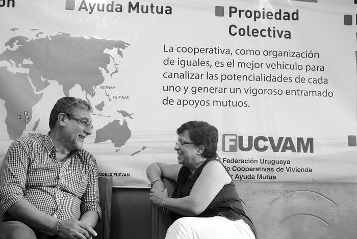 Jorge Díaz y Alicia Maneiro, el viernes, en la sede de la Federación Uruguaya de Cooperativas de Vivienda por Ayuda Mutua. Foto: Alessandro Maradei