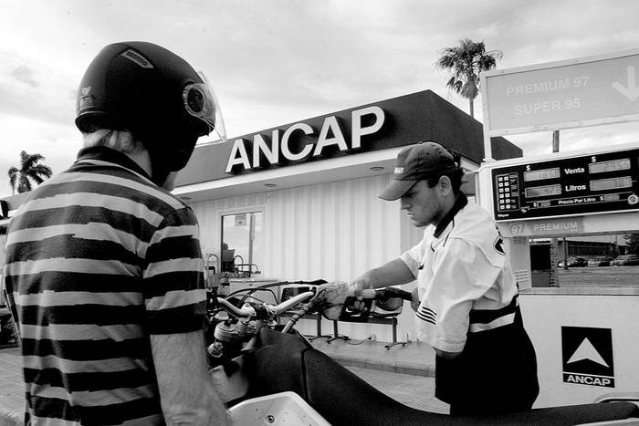 Estación de servicio Ancap, en Montevideo. Foto: Mauricio Kühne