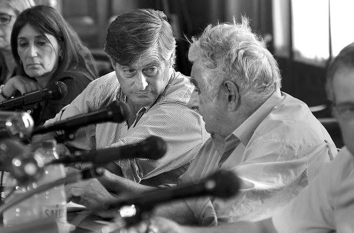 Guilermo Besozzi y José Mujica, en la Comisión de Ganadería del Senado. Foto: Juan Manuel Ramos 