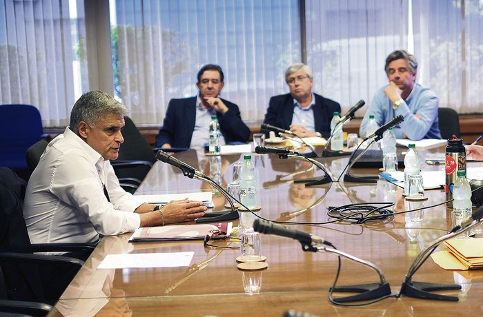 Héctor Erosa Pereira (izq.) durante la comisión investigadora de actos de inteligencia del Estado, ayer, en el edificio anexo del Palacio Legislativo.
 · Foto: Pablo Vignali