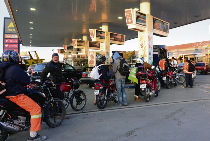 Estación de servicio de la ruta Interbalnearia. · Foto: Alessandro Maradei