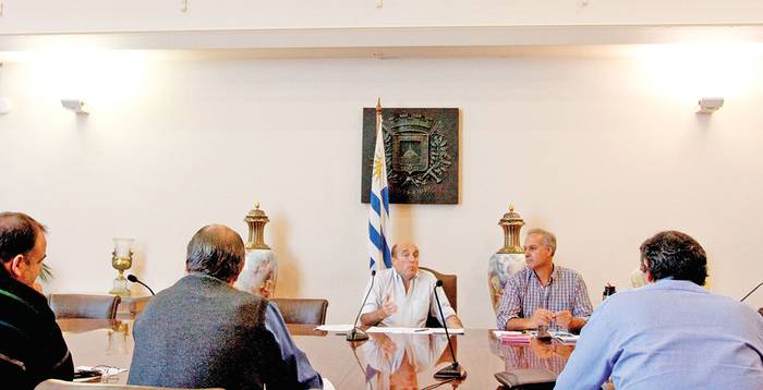 Reunión de alcaldes con el intendente Daniel Martínez. · Foto: Agustín Fernández